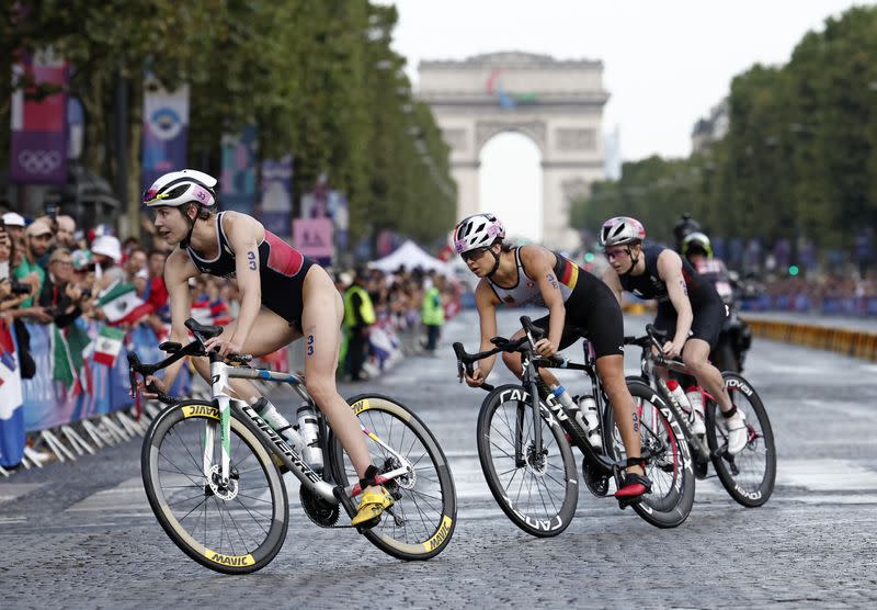 Juegos Olímpicos de París 2024 - Triatlón - Individual femenino - París, Francia - 31 de julio de 2024. Cassandre Beaugrand, de Francia