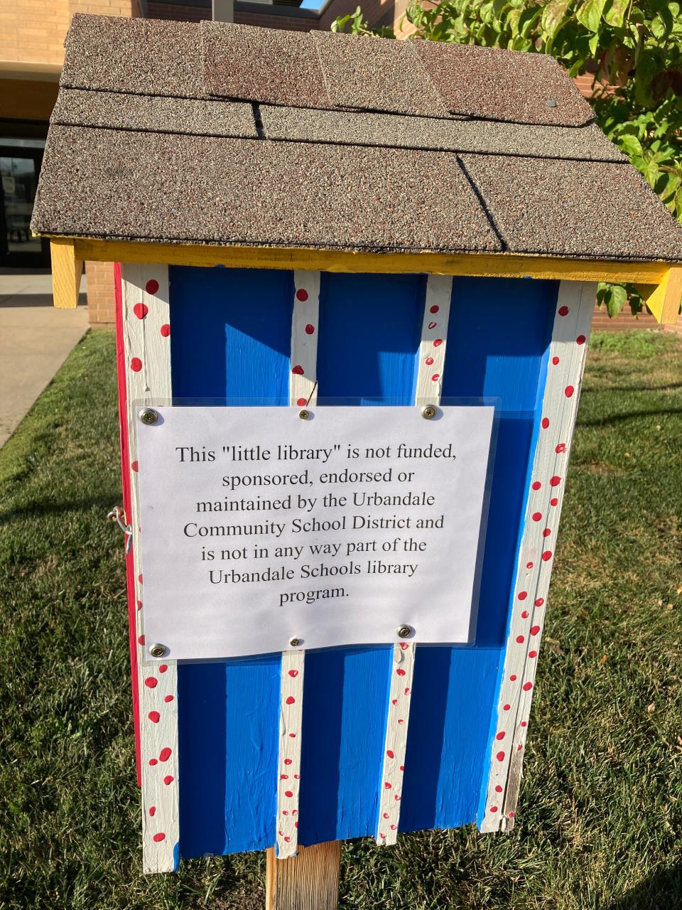 The little free library outside Webster Elementary School in Urbandale on Sept. 26, 2023 has a notice on it informing that the school district is not involved with the little library.