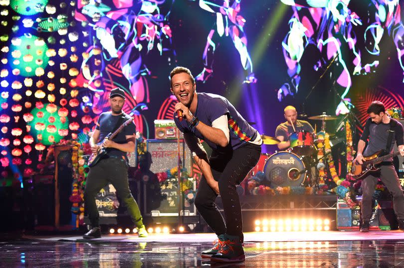 LOS ANGELES, CA - NOVEMBER 22:  (L-R) Recording artists Jonny Buckland, Chris Martin, Will Champion and Guy Berryman of music group Coldplay perform onstage during the 2015 American Music Awards at Microsoft Theater on November 22, 2015 in Los Angeles, California.  (Photo by Kevin Mazur/AMA2015/WireImage)