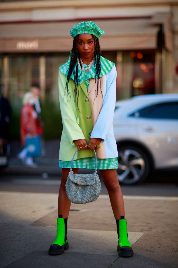 <p>On the street at Paris Fashion Week Spring 2022. </p><p>Photo: Imaxtree</p>