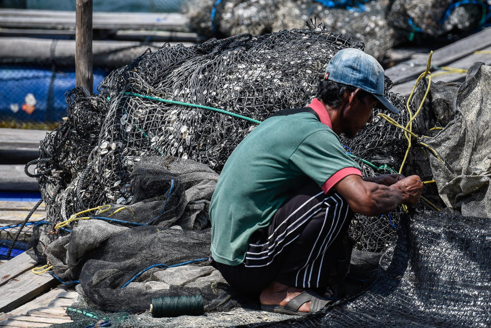 A villager works on nets at the Tiang Wang Kang Old Settlement. (Photo: Yahoo Lifestyle Singapore/Bryan Huang)