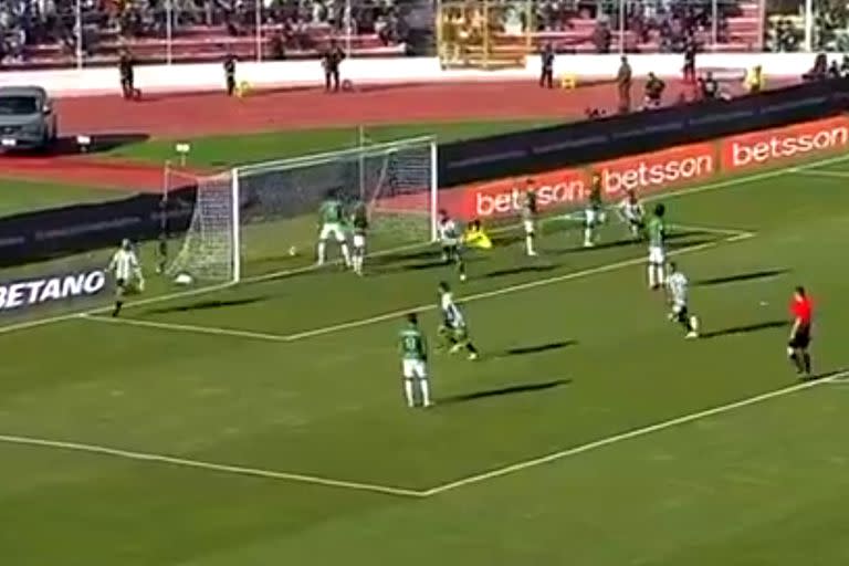 Segundo gol de Argentina gracias a un cabezazo de Tagliafico