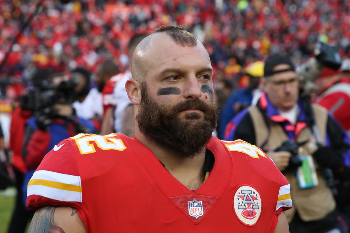 Start your training camp engines: Chiefs FB Anthony Sherman arrives driving  a NASCAR show car