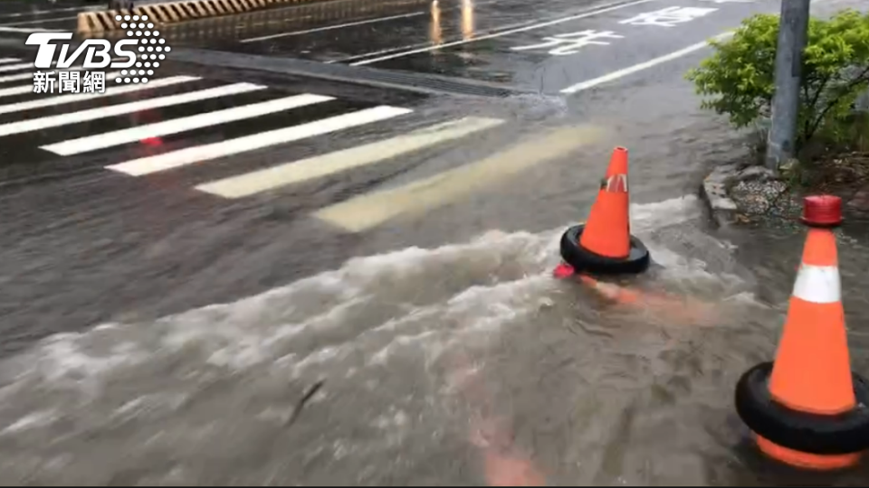 台南一度二級淹水警戒。（圖／TVBS）