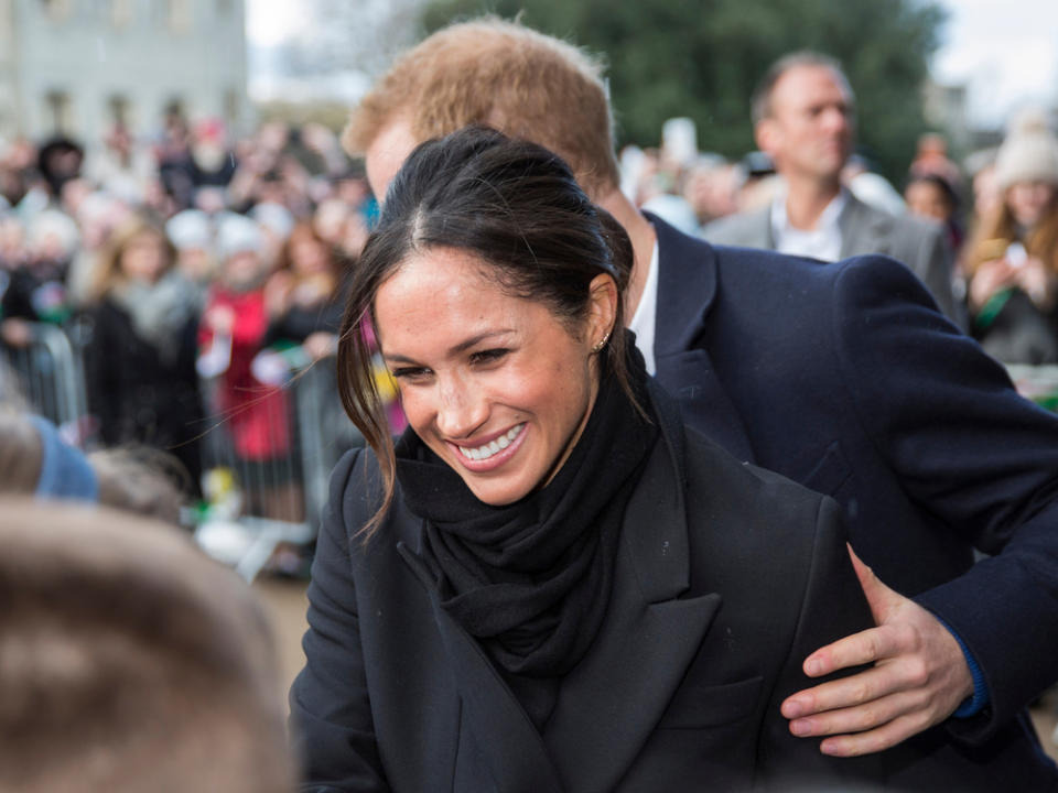 Herzogin Meghan während eines öffentlichen Auftritts in Cardiff (Bild: ComposedPix/Shutterstock.com)