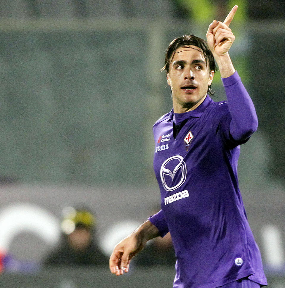 Fiorentina's Alessandro Matri celebrates after scoring during a Serie A soccer match between Fiorentina and Chievo Verona, at the Artemio Franchi stadium in Florence, Italy Sunday March 16, 2014. (AP Photo/Fabrizio Giovannozzi)