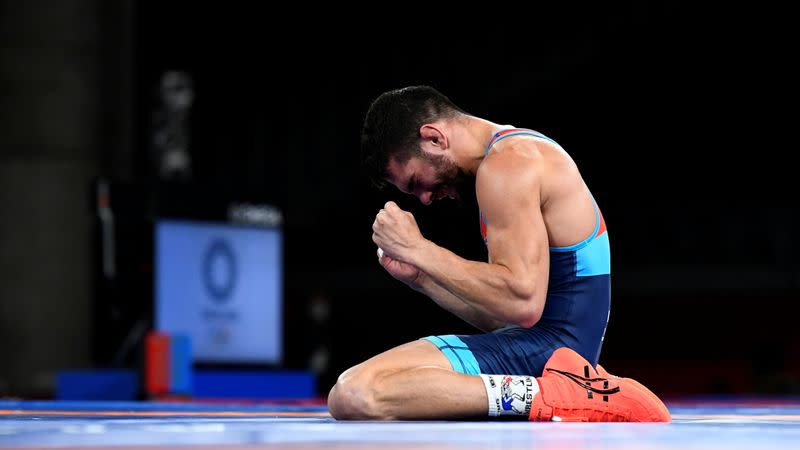 Foto del lunes del cubano Luis Alberto Orta Sanchez celebrando tras ganar la medalla de oro en lucha grecorromana 60 kilos