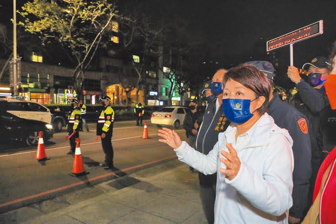 農曆年前尾牙旺季，台中市警局18日舉辦擴大取締酒駕勤務 ，市長盧秀燕前往視察執勤狀況，強調「酒駕零容忍」。（盧金足攝）