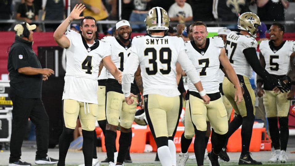 Smyth celebrates with Derek Carr