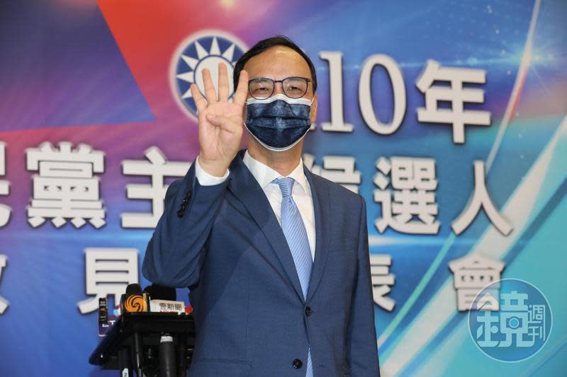 回鍋參選的國民黨前主席朱立倫選情危急，多名藍營立委出面「救朱」。