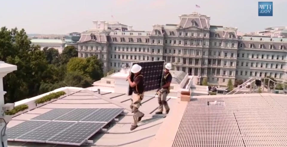 Energía renovable. En 1979, Jimmy Carter instaló paneles solares en el tejado de la Casa Blanca. Posteriormente, Reagan los quitó, pero en 2010, Barack Obama los volvió a colocar y hasta ahora…