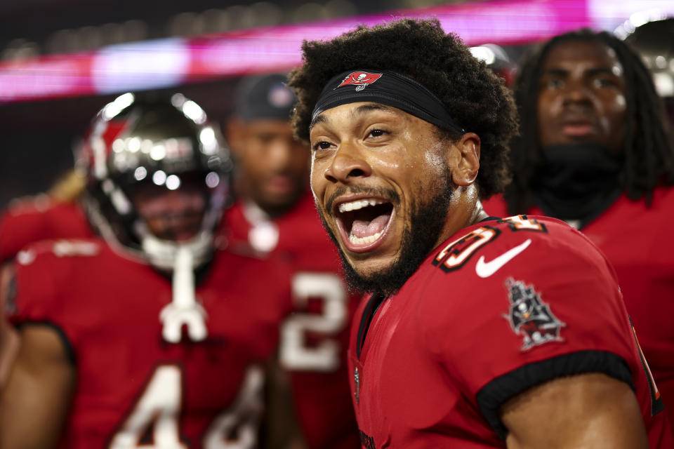 TAMPA, FL - JANUARY 15: Antoine Winfield Jr. #31 of the Tampa Bay Buccaneers gives a speech in the team huddle prior to an NFL wild-card playoff football game against the Philadelphia Eagles at Raymond James Stadium on January 15, 2024 in Tampa, Florida. (Photo by Kevin Sabitus/Getty Images)