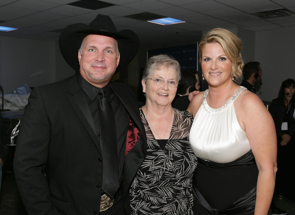 Garth Brooks, Gwen Yearwood and Trisha Yearwood, 2009