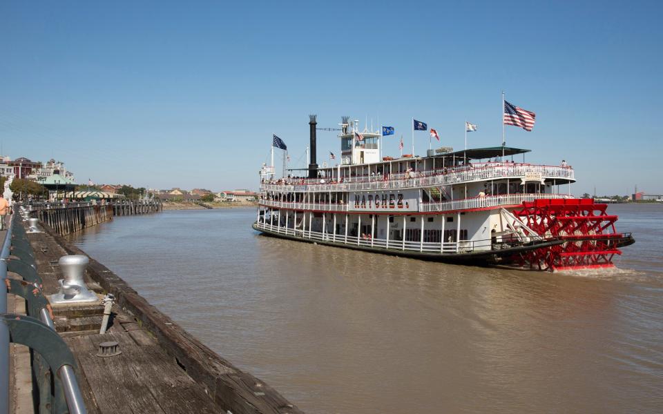 steam boat natchez