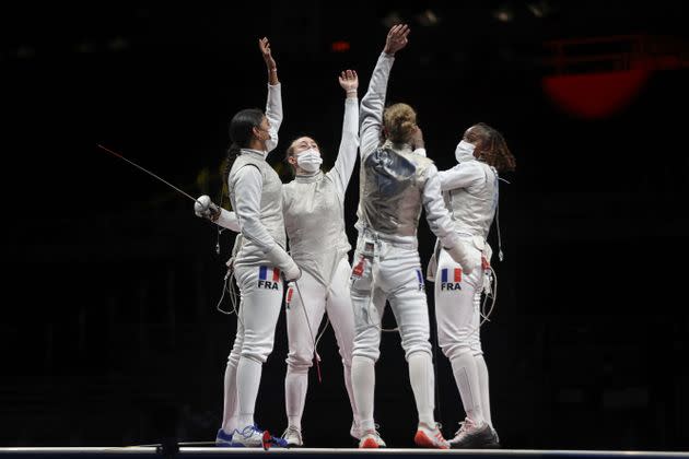 Anita Blaze, Astrid Guyart, Pauline Ranvier et Ysaora Thibus ont formé l'équipe de France de fleuret qui a décroché la médaille d'argent. (Photo: Carl Recine via Reuters)