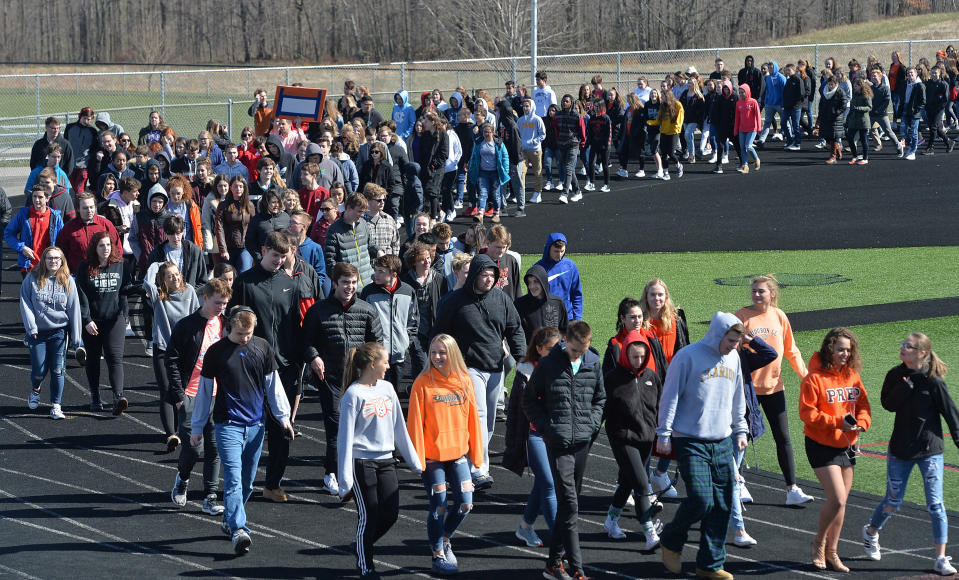 <p>Fairview Middle and High School students taking part in a national school walkout event to protest gun violence and honor shooting victims at Fairview High School in Fairview Township, Erie County, Pa., Friday April 20, 2018. (Photo: Christopher Millette/Erie Times-News via AP) </p>