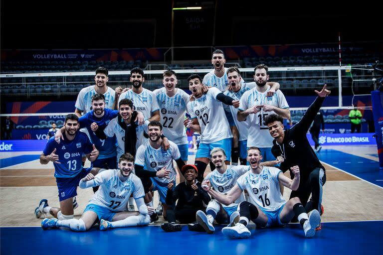 La selección argentina de vóleibol busca clasificar a los Juegos Olímpicos a través de la VNL