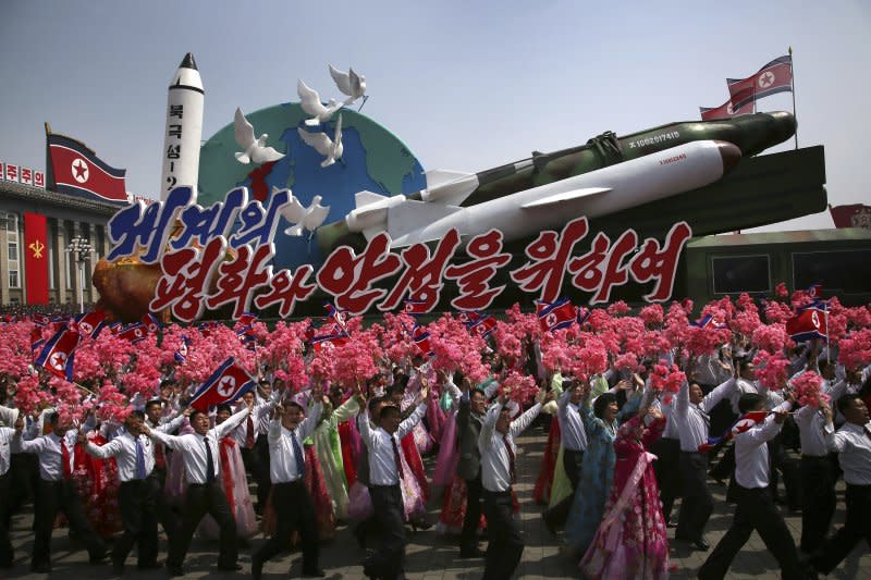 北韓15日慶祝創建者金日成105歲冥誕「太陽節」，在首都舉行大閱兵（AP）