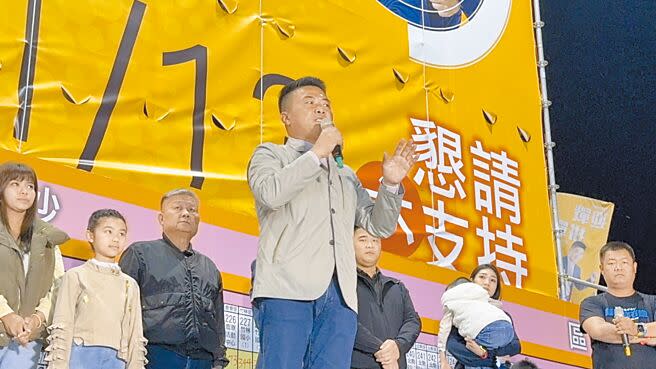 國民黨台中二選區立委候選人顏寬恒說，這次勝選是贏回公理與正義，未來4年會更努力，把過去4年沒做的、欠的都爭取回來。（潘虹恩攝）