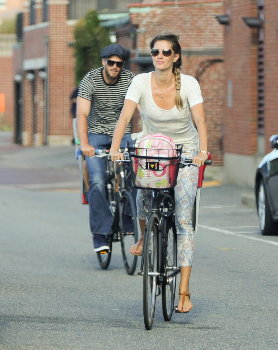 He’s from California, she’s from Brazil, but Tom Brady and Gisele Bündchen were all New England on a family bike ride in Boston.