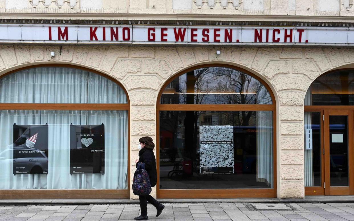 Aufgrund der verbesserten Infektionslage fordern Kino- und Verleihverbände eine Perspektive für die Wiedereröffnung. (Bild: CHRISTOF STACHE/AFP via Getty Images)