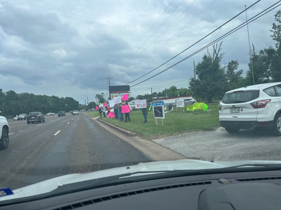 IUE-CWA 86782 informational picket across from the Tyler Trane plant.