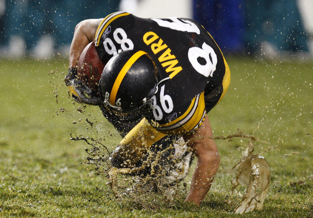 PITTSBURGH - NOVEMBER 26:  Hines Ward #86 of the Pittsburgh Steelers tries to gain his footing after a catch during a game against the Miami Dolphins at Heinz Field November 26, 2007 in Pittsburgh, Pennsylvania. Pittsburgh won the game 3-0.  (Photo by Gregory Shamus/Getty Images)