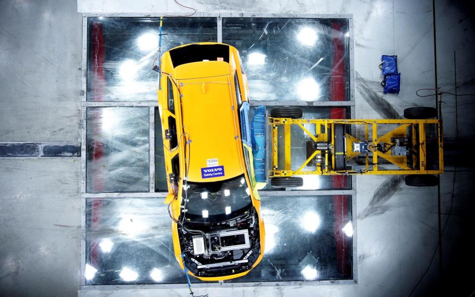 Volvo V90 Cross Country crash test - overhead view of side impact collision