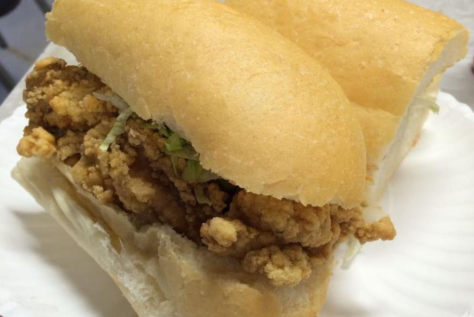 Louisiana: Oyster Po’Boy, Domilise’s Restaurant (New Orleans)