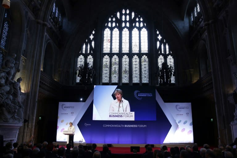 British PM Theresa May is to meet Commonwealth leaders over the plight of West Indians invited to work in Britain after World War II and who now face deportation