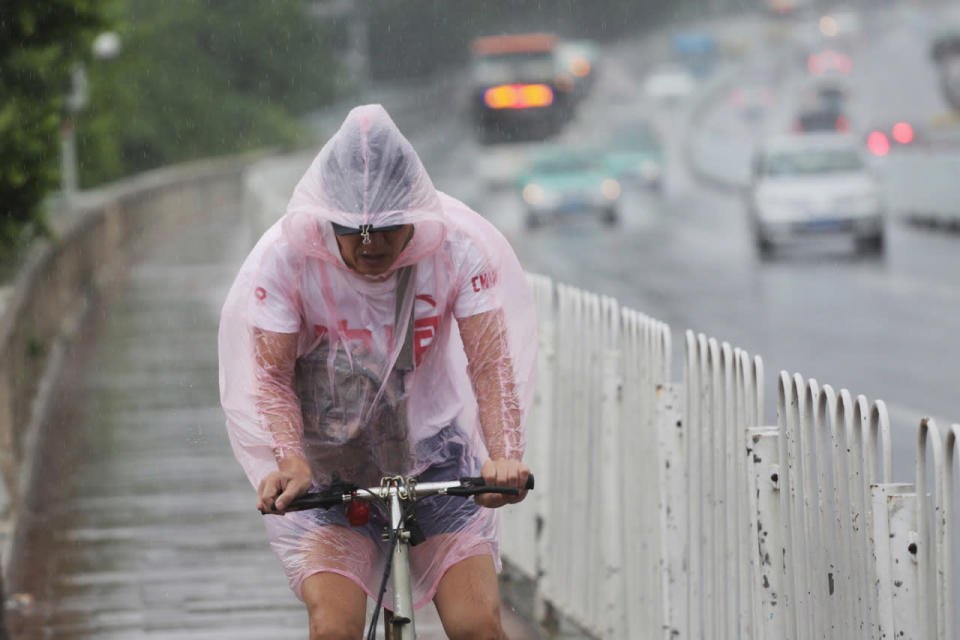 Typhoon Nida hits Hong Kong and southern China