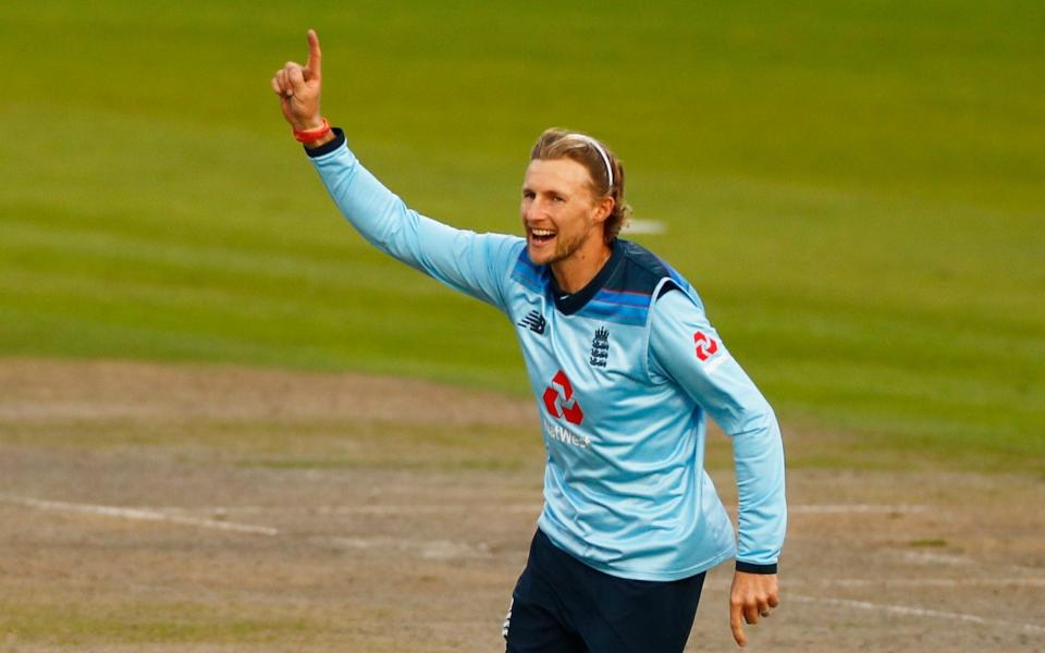 England's Joe Root celebrates taking the wicket of Australia's Mitchell Marsh - Pool via REUTERS/Jason Cairnduff