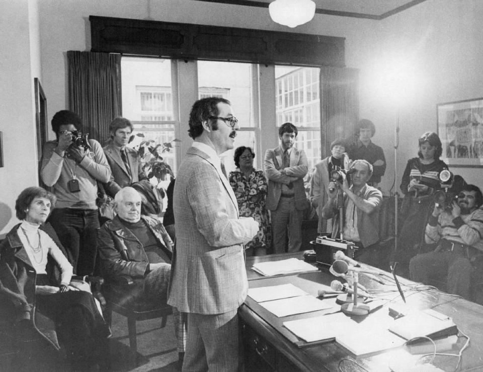 Then-Sacramento Mayor Phil Isenberg announces his candidacy for Congress with a press conference in his office in January 1978.