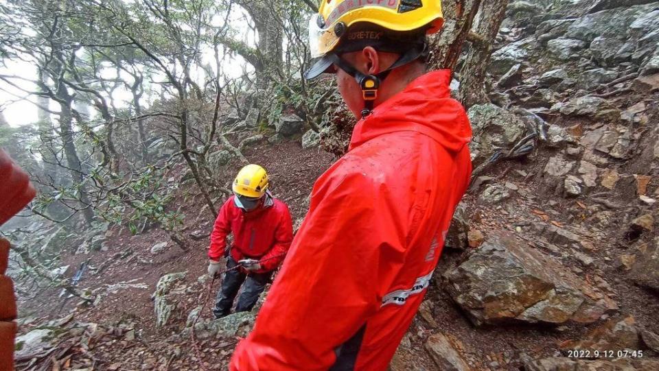 2022-09-13_警消搜救登山失聯的法官陳伯均。（圖／中央社／民眾提供）