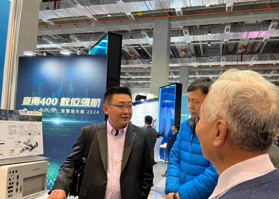 圖說：五百戶科技於南港展覽2館參與2024台北智慧城市展，展示智慧城市應用中的全方位佈局。