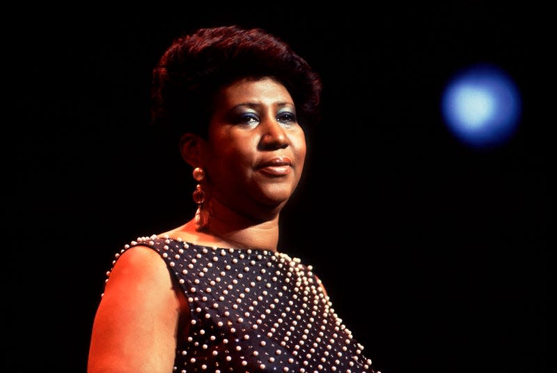 American musician Aretha Franklin performs on stage at the Chicago Theater, Chicago, Illinois, December 15, 1986. - Photo: Paul Natkin (Getty Images)