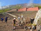 Touristisch erschlossen: Breite Wege führen zum Gipfel des Fuji. Eine besondere Ausrüstung ist nicht notwendig. Foto: Philipp Laage