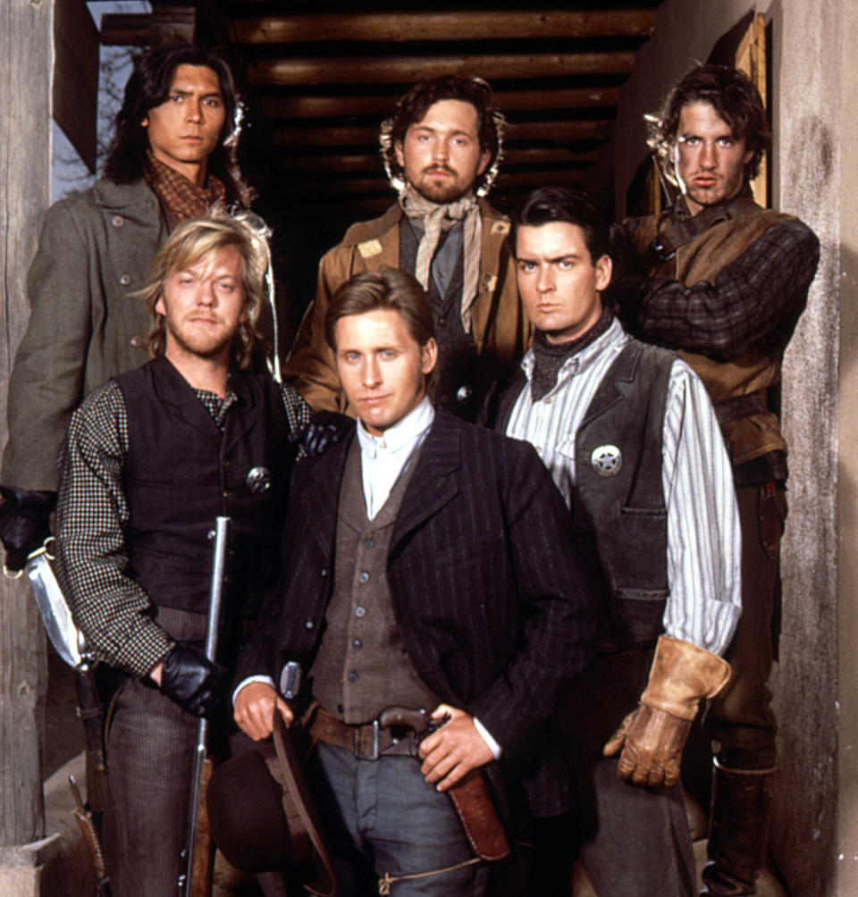  Lou Diamond Phillips, Casey Siemaszko, Dermot Mulroney, Charlie Sheen, Emilio Estevez and Kiefer Sutherland in Young Guns 