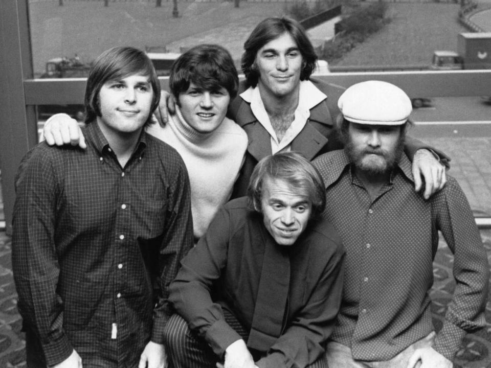 American pop group The Beach Boys, November 1968, comprising of (from left to right) Carl Wilson (1946 - 1998), Bruce Johnston, Dennis Wilson (1944 - 1983), Al Jardine (front) and Mike Love.