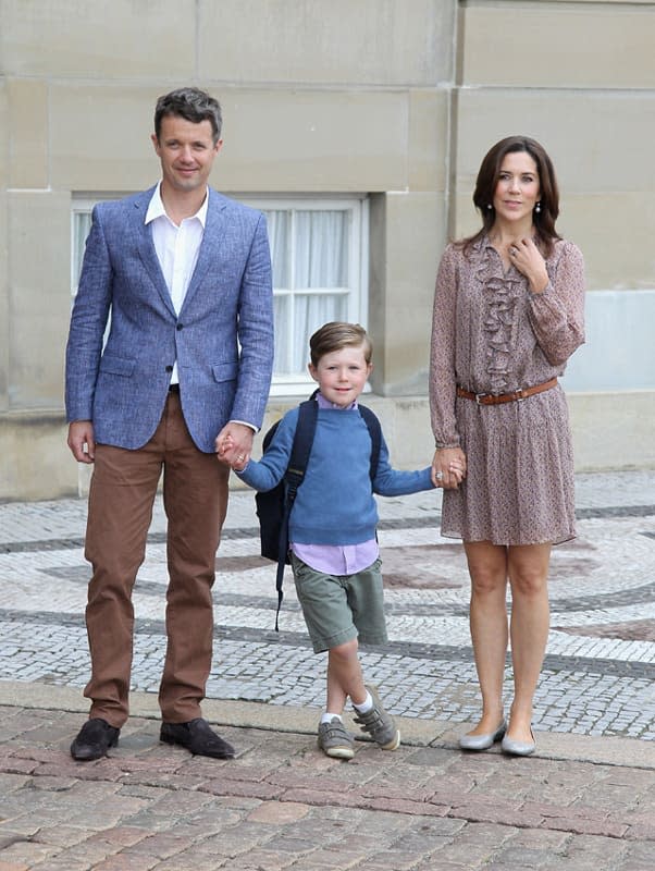 Federico y Mery de Dinamarca junto a su hijo Christian 