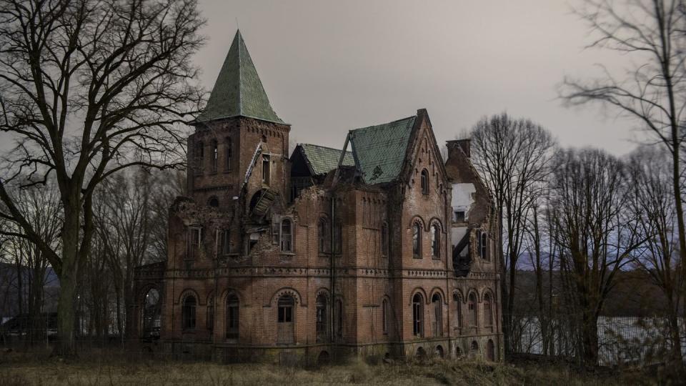 the historic wyndcliffe mansion abandoned in upstate new york