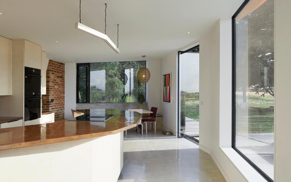 A colour palette of fresh whites was used throughout the home - Hollaway Architects