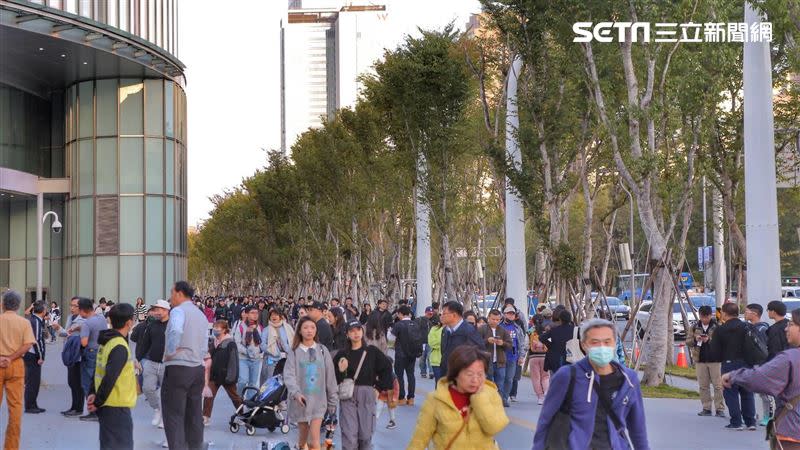 大巨蛋散場情形順利。（圖／記者楊澍攝影）