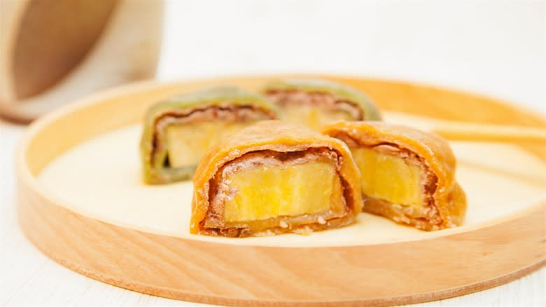Sliced ikinari dango on a plate