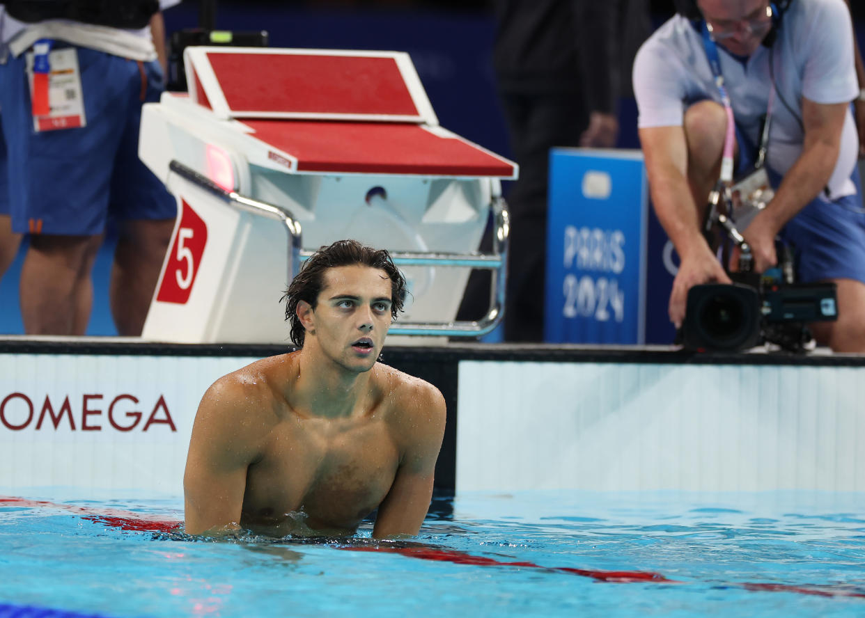 Thomas Ceccon luego de ganar la medalla de oro en París 2024 en 100 metros dorso. |  Foto: Ian MacNicol/Getty Images