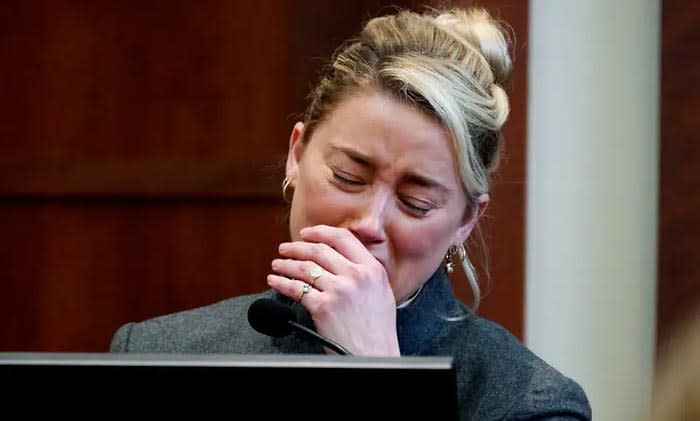 Amber Heard llora en el juicio contra su exmarido