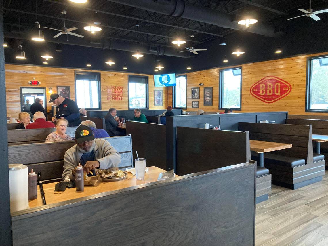 The new Sonny’s BBQ at 5811 Zebulon Road in Macon can seat 156 people inside. Becky Purser/The Telegraph