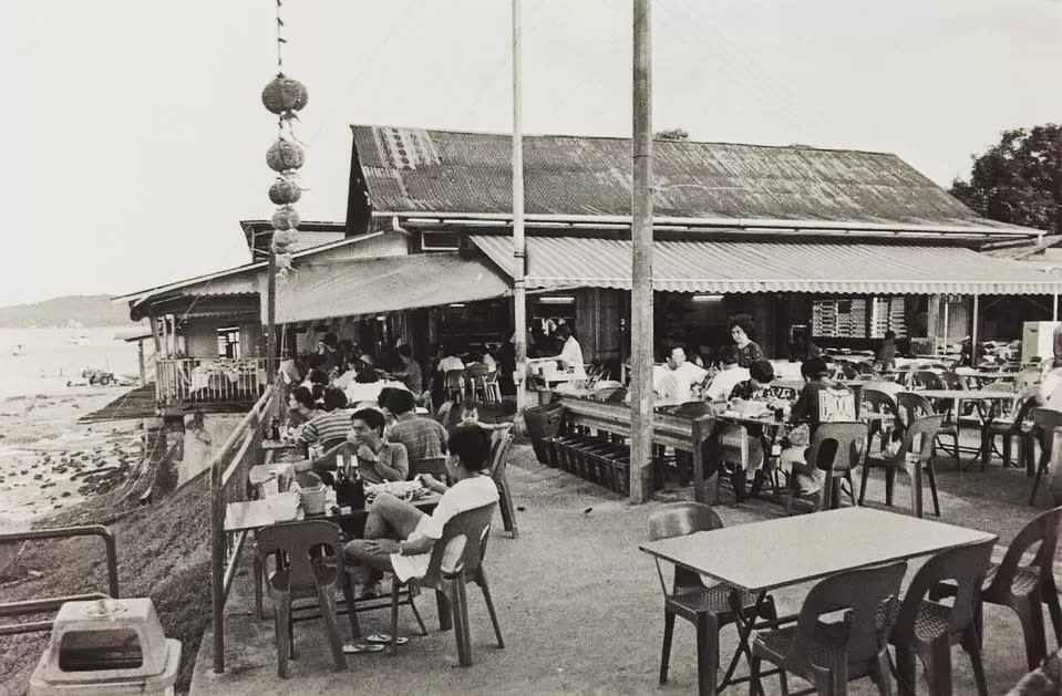 Ponggol Seafood - Old time photograph of restaurant