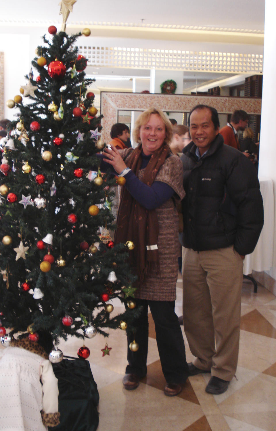 This undated photo provided by his family shows Dr. Jerry Umanos and his wife, Jan Schuitema. Umanos was one of three physicians killed Thursday, April 24, 2014, when an Afghan security guard opened fire on a group of foreign doctors at a hospital in Kabul, Afghanistan. (AP Photo/Family Photo)