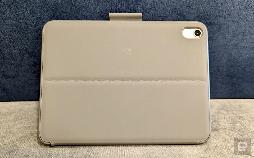 <p>Logitech Slim Folio for iPad</p>
